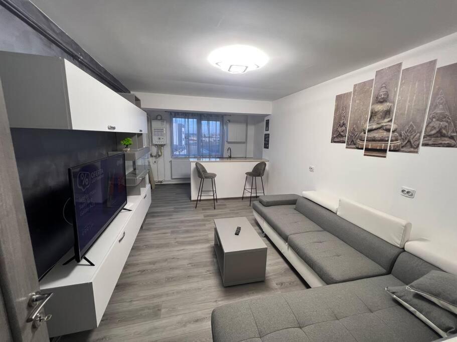 Lovely Flat With Bathtub 5 Mins From Center Craiova Exteriör bild